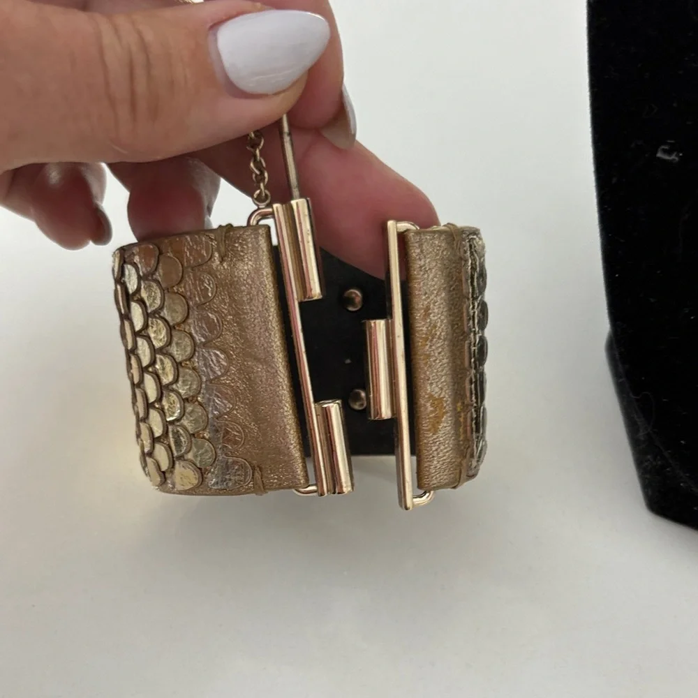 Gold CHANEL Cuff Bracelet - Picture 4 of 5